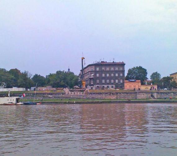 Budowa kładki dla pieszych i rowerzystów przez Wisłę w Krakowie. Fot. Paweł Kośmider, inzynieria.com