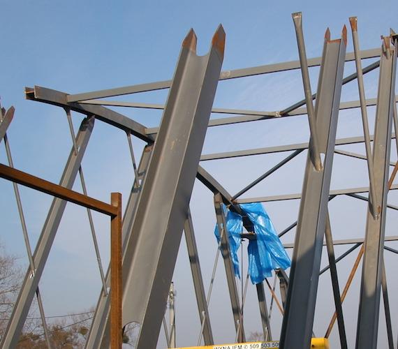 Podświetlany most łukowy w Braniewie