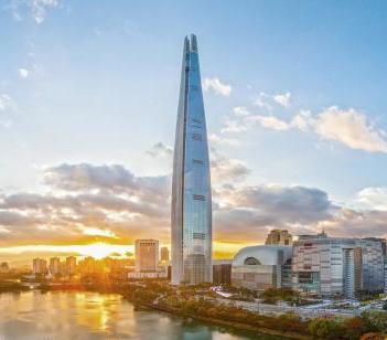 Najwyższy w Korei i piąty na świecie wśród drapaczy chmur - Lotte World Tower