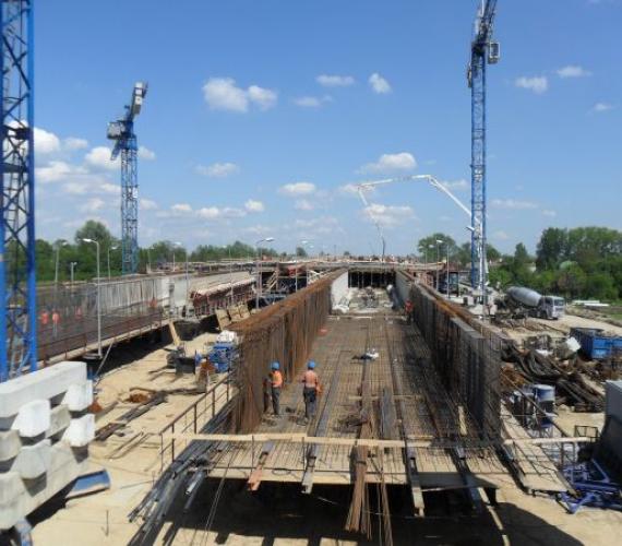 Budowa mostu. Fot. z archiwum GDDKiA o. Rzeszów