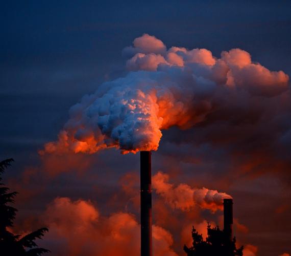 Światowi giganci paliwowi walczą z niską emisją