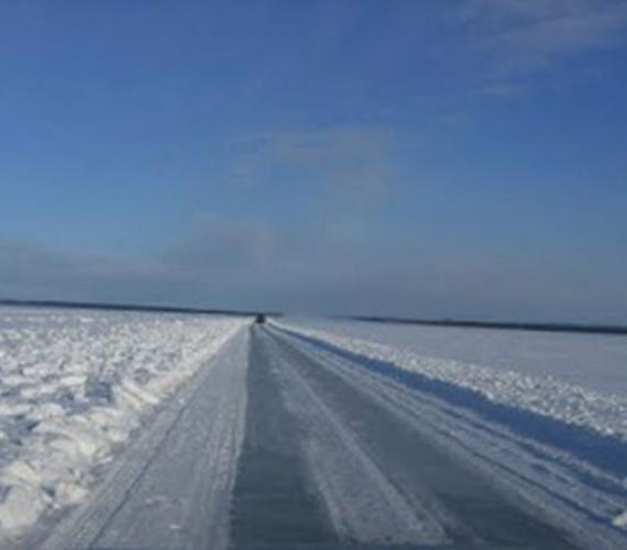 Zimowa droga na trasie Haapsalu - Noarootsi. Fot. www.dangerousroads.org