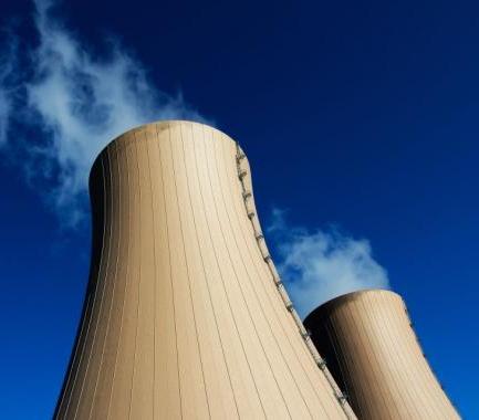 Elektrownie jądrowe buduje się szybko i tanio. Czy w Polsce też? 