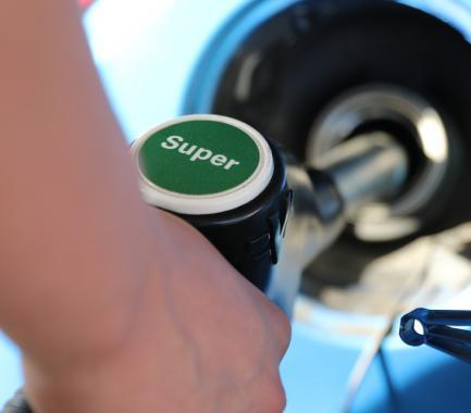 Rynek paliw w Polsce w 2016 r. [raport]