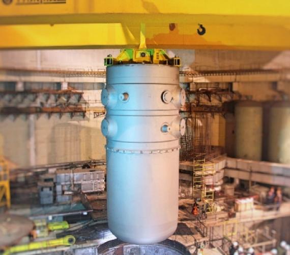 Białoruś: zakończono montaż korpusu reaktora jądrowego