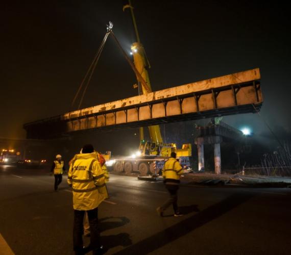 Katowice: rozbiórka kładki nad S86 /Fot. GDDKiA