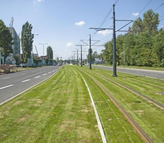 Torowisko szybkiego tramwaju przy ul. Herlinga Grudzińskiego i Klimeckiego w Krakowie. Fot. inzynieria.com