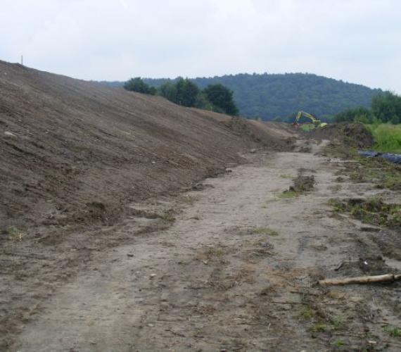 Odbudowa wałów przeciwpowodziowych w Krakowie. Fot. inzynieria.com