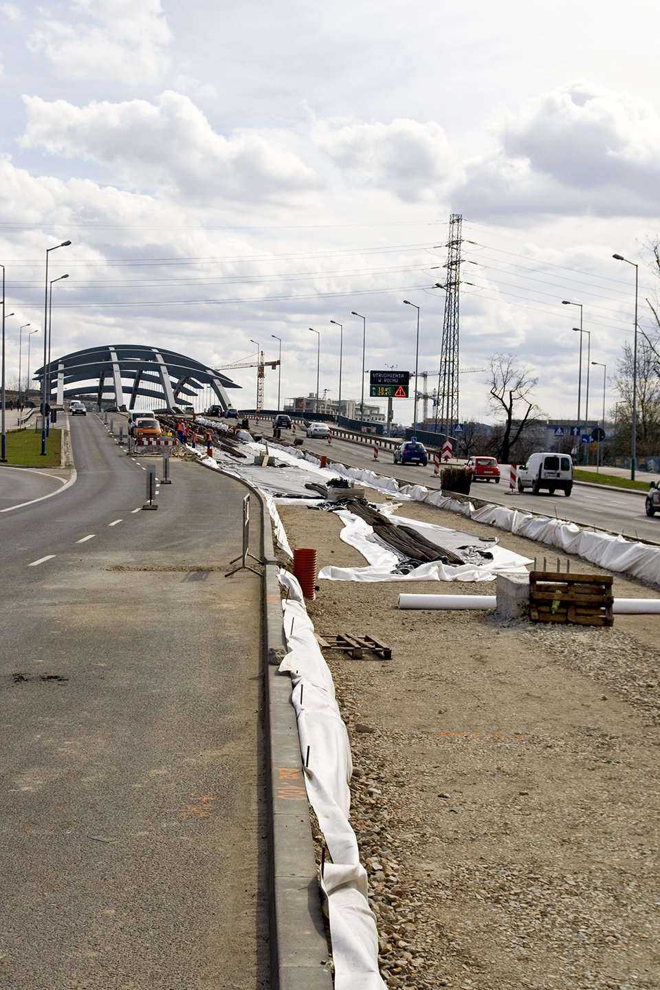 Budowa linii szybkiego tramwaju przy ul. Kotlarskiej. Stan na 30 marca 2010