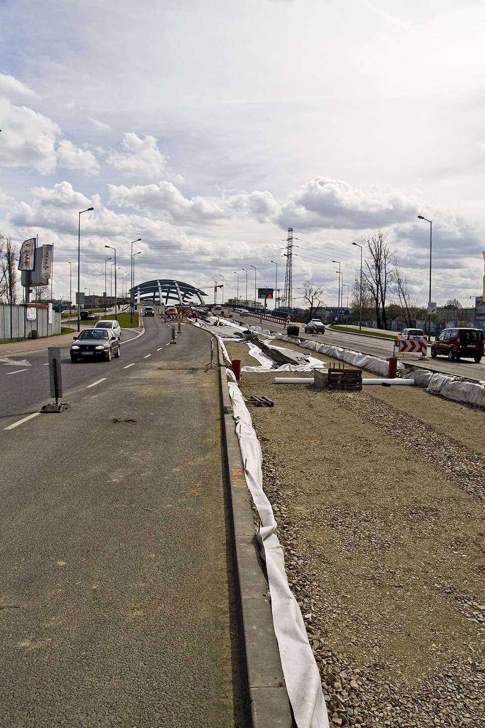 Budowa linii szybkiego tramwaju przy ul. Kotlarskiej. Stan na 30 marca 2010