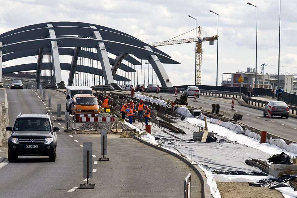 Budowa linii szybkiego tramwaju przy ul. Kotlarskiej. Stan na 30 marca 2010