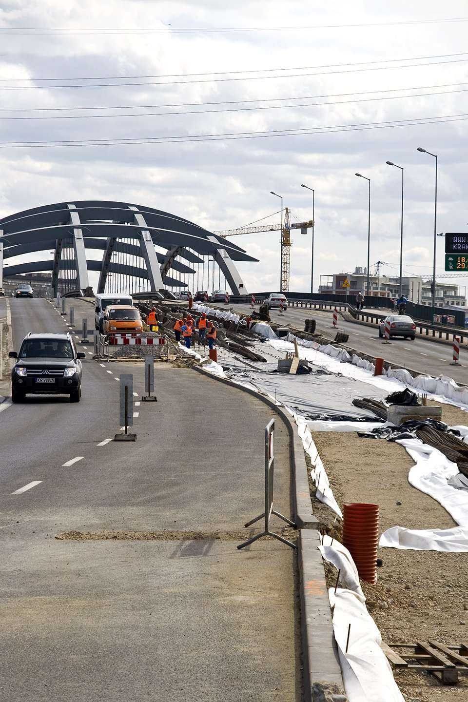 Budowa linii szybkiego tramwaju przy ul. Kotlarskiej. Stan na 30 marca 2010