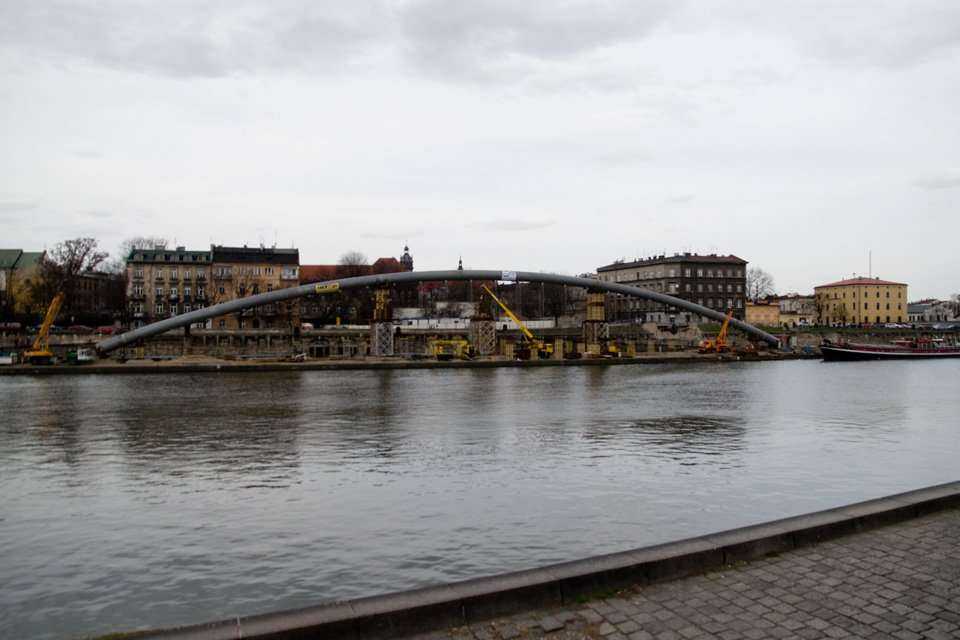 Budowa kładki - stan na 30.03.2010; fot.: inzynieria.com