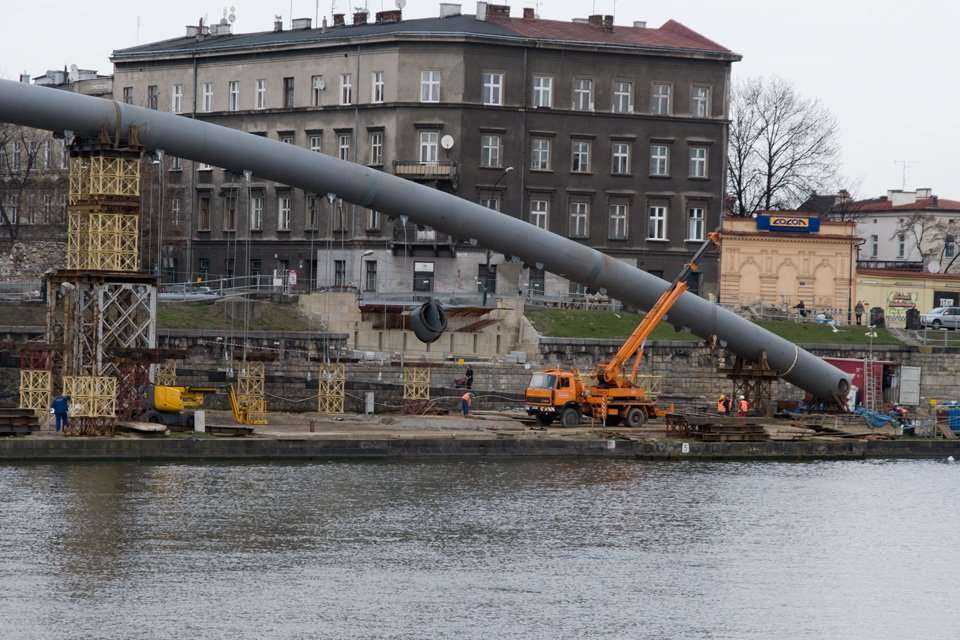 Budowa kładki - stan na 30.03.2010; fot.: inzynieria.com