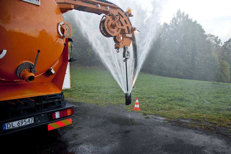 Nowoczesne metody budowy, eksploatacji, renowacji i napraw infrastruktury podziemnej oraz napraw obiektów oczyszczalni ścieków i suw - potrzeby i doświadczenia