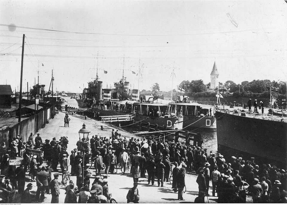 Brytyjskie niszczyciele w porcie gdańskim. Data wydarzenia: 1932-06-15. Fot. Narodowe Archiwum Cyfrowe