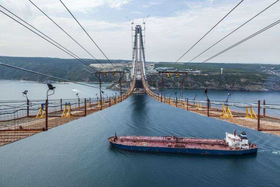 Budowa mostu nad cieśniną Bosfor. Fot. 3kopru.com