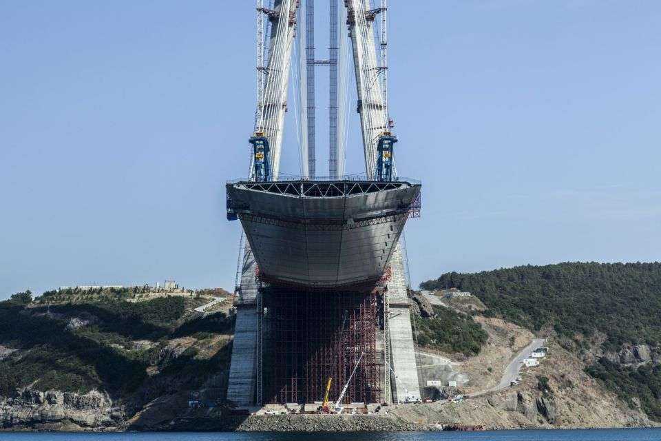 Budowa mostu nad cieśniną Bosfor. Fot. 3kopru.com