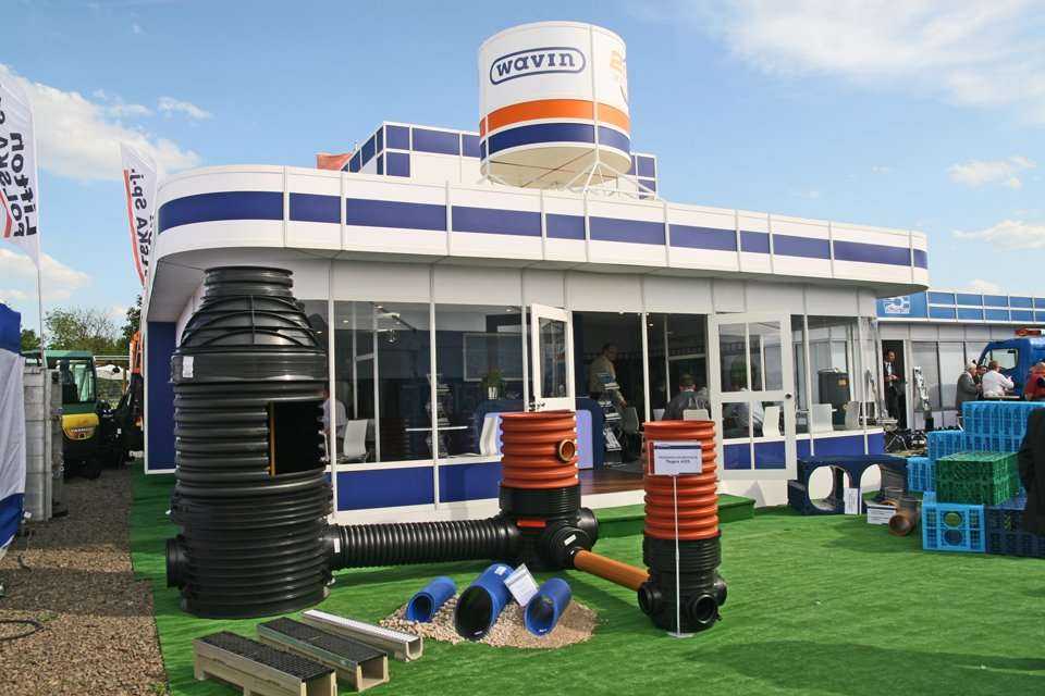 Wystawa maszyn i urządzeń w trakcie bydgoskich targów WOD-KAN 2011. Fot. www.inzynieria.com