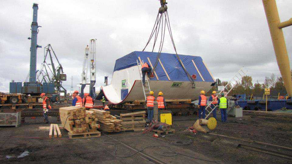 Rozładunek najcięższych części maszyny TBM / Fot. z archiwum GIK sp. z o.o.