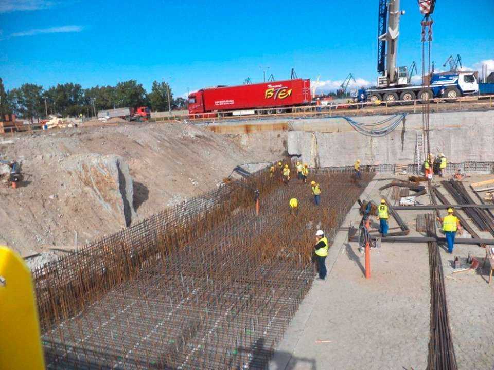 Pierwszy transport elementów maszyny TBM do Gdańska. Fot. z archiwum GIK sp. z o.o. (stan na 27 września 2012)