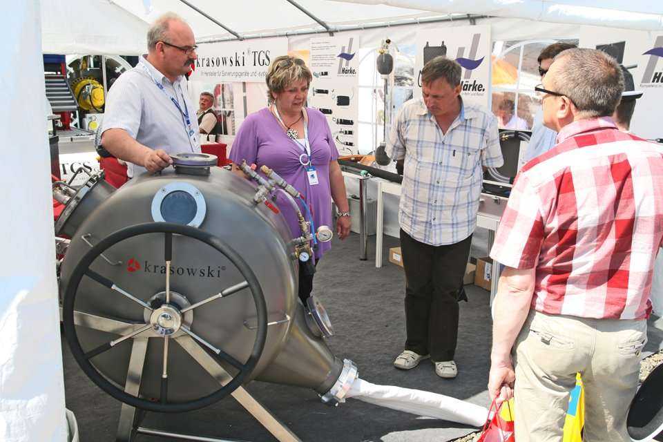 Wystawa maszyn i urządzeń w trakcie bydgoskich targów WOD-KAN 2011. Fot. www.inzynieria.com