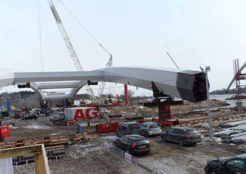 Montaż pierwszego łuku. 28 marca 2013 / fot. Link PR