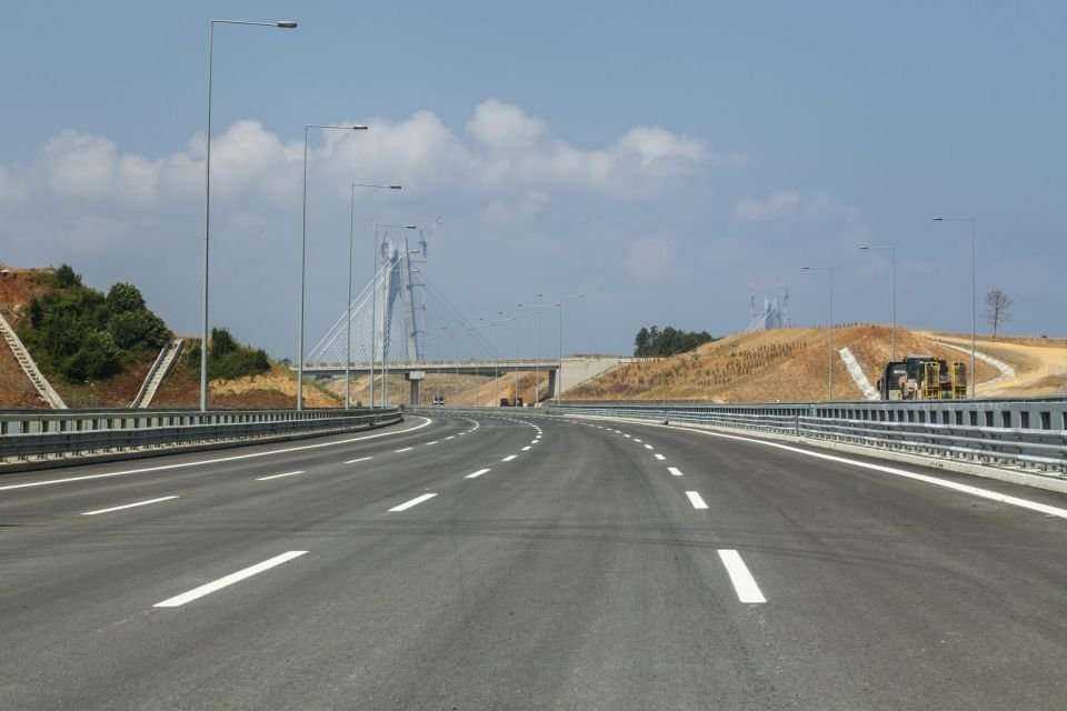 Budowa mostu nad cieśniną Bosfor. Fot. 3kopru.com