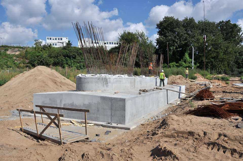 Fundamenty podpór lewobrzeżnych estakad, stan na wrzesień 2011 / fot. Link PR