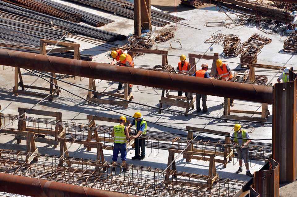 Zbrojenie płyty dennej podziemnego tunelu, stan na wrzesień 2011 / fot. Link PR