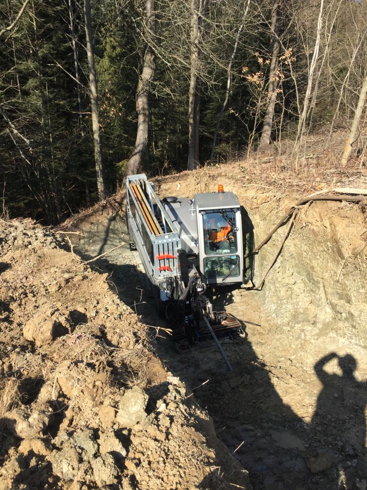 S7 Lubień–Rabka Zdrój: Niedawno, bo w lutym i marcu br. na południu Polski wykonane zostały kierunkowe przewierty horyzontalne na łącznej długości około 700 mb. Prace prowadzone były w ramach budowy drogi ekspresowej S7 na odcinku Lubień–Rabka Zdrój. Do realizacji inwestycji posłużyła wiertnica  Grundodrill 15XP.