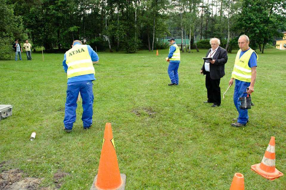 Członek Jury - Mirosław Makuch wraz z załogą Przedsiębiorstwa ATMA Sławomir SiedlaczekFot. Quality Studio dla www.inzynieria.com
