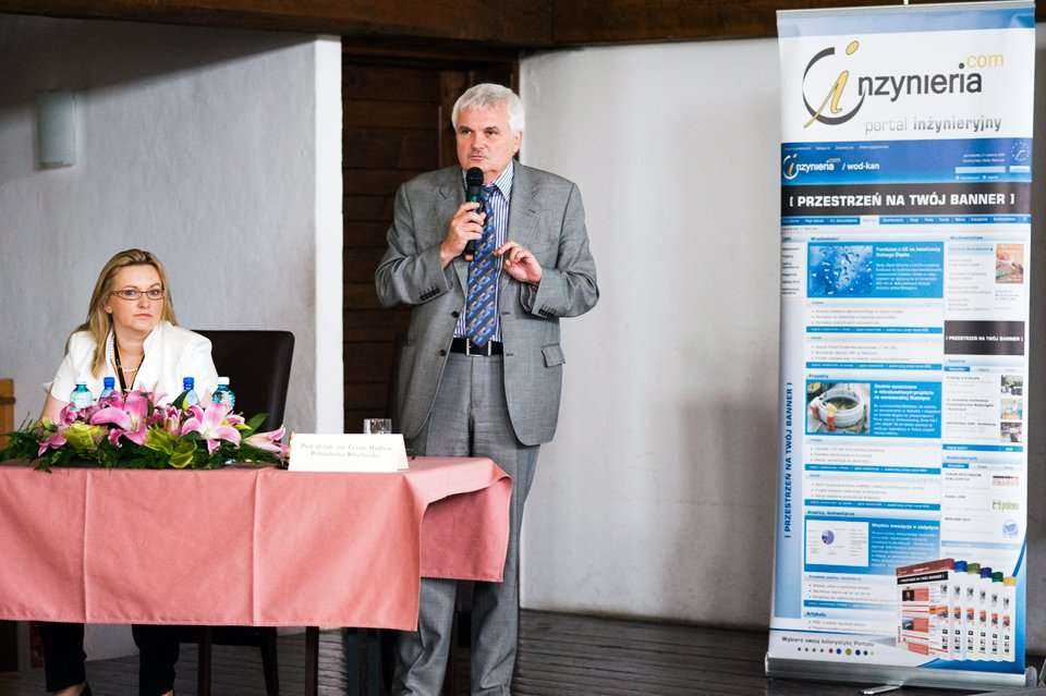 Członkowie prezydium: Monika Socha-Kośmider, Wydawnictwo INŻYNIERIA sp. z o.o. i prof. dr hab. inż. Cezary Madryas, Prorektor Politechniki Wrocławskiej / fot. inzynieria.com