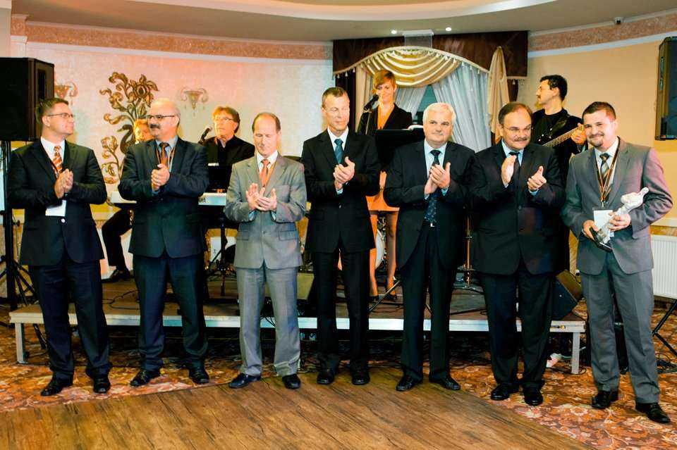 Od lewej: Paweł Kośmider z Wydawnictwa INŻYNIERIA sp. z o.o., dr inż. Dariusz Zwierzchowski z Wyższej Inżynierskiej Szkoły Bezpieczeństwa i Organizacji Pracy, prof. dr hab. inż. Marian Kwietniewski z Politechniki Warszawskiej, dr inż. Andrzej Kolonko z Po