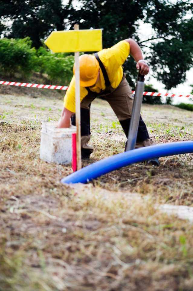 ZRB Janicki - rura wciągana pod ziemię / fot. inzynieria.com