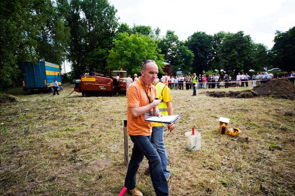 Sędzia mierzy całkowity czas instalacji / fot. inzynieria.com