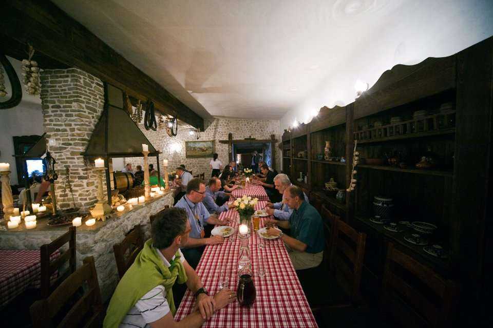 Biesiada grillowa w trakcie IX Międzynarodowej Konferencji, Wystawy i Pokazów Technologii INŻYNIERIA BEZWYKOPOWA 2011