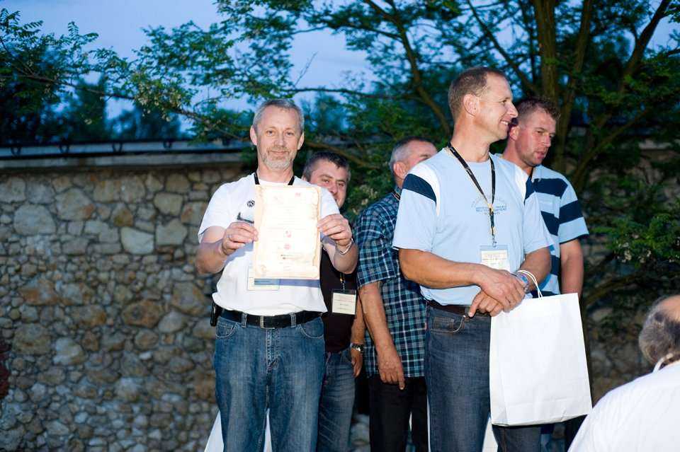 Rozdanie nagród za udział w Rodeo HDD  2011 / uczestnicy Rodeo HDD 2011 po rozdaniu nagród / Załoga firmy Telprojmont fot. inzynieria.com