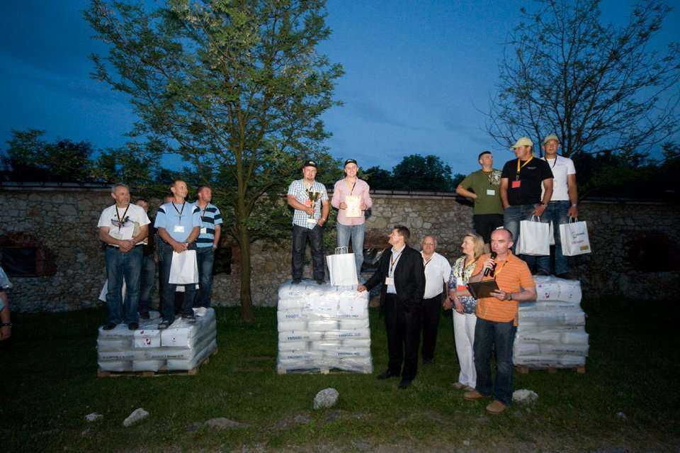 Uczestnicy Rodeo HDD 2011 po rozdaniu nagród / Od lewej: Laureaci trzeciego miejsca firma Telprojmont, zwycięscy z firmy ZRB Janicki. Krzysztof Czudec, Mirosław Makuch, Monika Socha-Kośmider, Robert Osikowicz oraz laureaci drugiego miejsca z firmy Żala / 