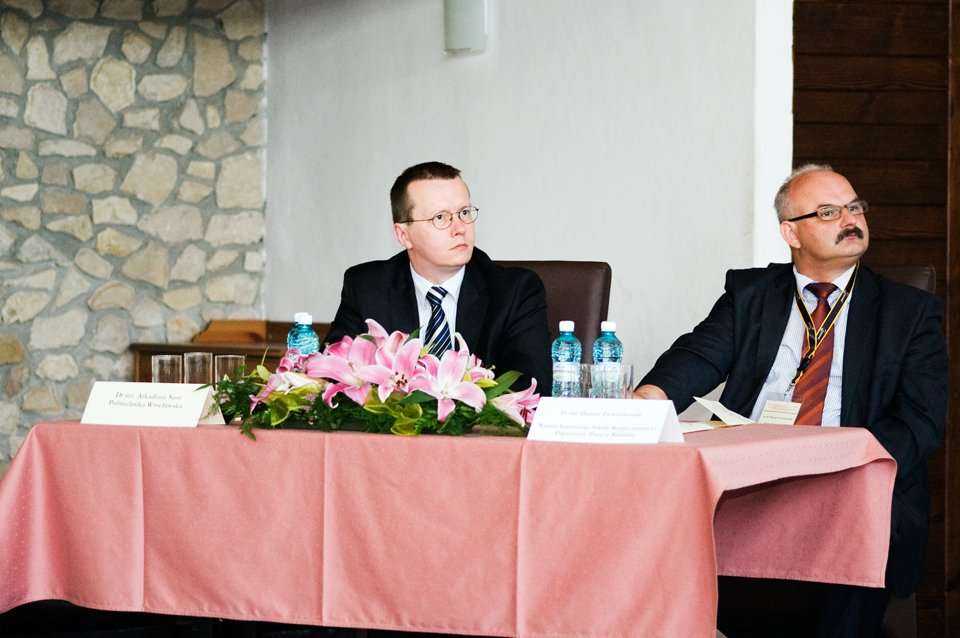 Członkowie prezydium: dr inż. Arkadiusz Szot, Politechnika Wrocławska i dr inż. Dariusz Zwierzchowski, Wyższa Inżynierska Szkoła Bezpieczeństwa i Organizacji Pracy w Radomiu / fot. inzynieria.com