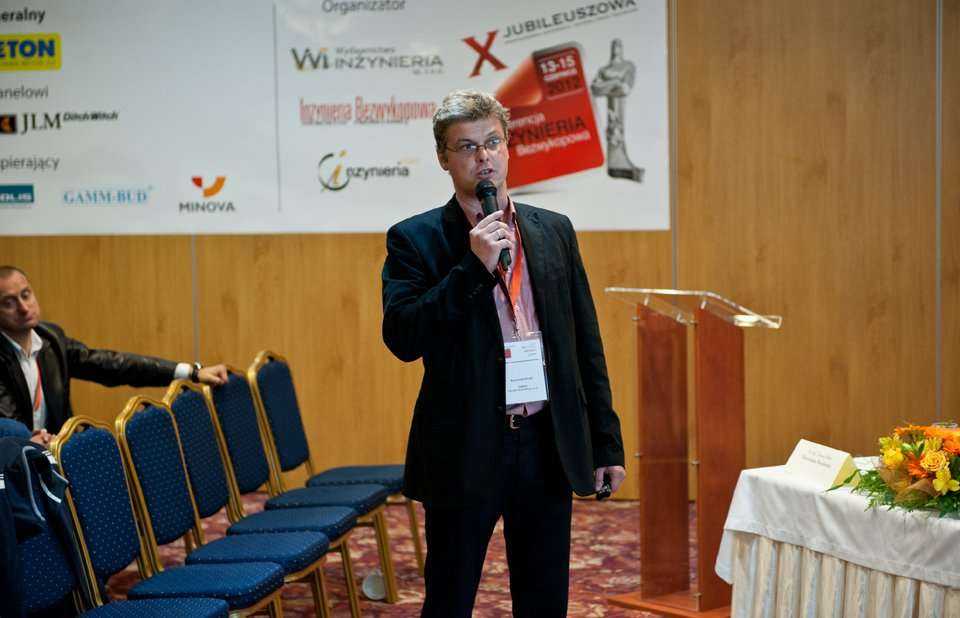 Zastosowanie wymiennych elementów ślizgowych w maszynach przeciskowych, na przykładzie MAX K95S - Krzysztof Dydel, TERMA Technologie sp. z o.o. Fot. Quality Studio dla www.inzynieria.com