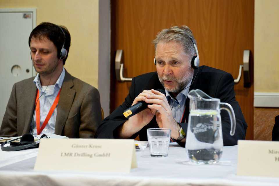 Panel dyskusyjny na temat budowy sieci gazowych z wykorzystaniem technologii bezwykopowych. Od lewej: Dan Billig - Prime Horizontal LTD, Günter Kruse - LMR Drilling GmbH. Fot. Quality Studio dla www.inzynieria.com