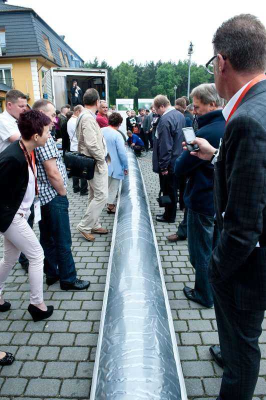 Pokaz na żywo - proces instalacji wykładziny CIPP firmy Brandenburger utwardzanej promieniami UV - Artur Bakaj, Grzegorz Owczarek, PPHU 'AKWA' sp.j. Cz. I - montaż korków na końcach rękawa szklanego, wprowadzenie do jego wnętrza (poprzez śluzę w korku) wó