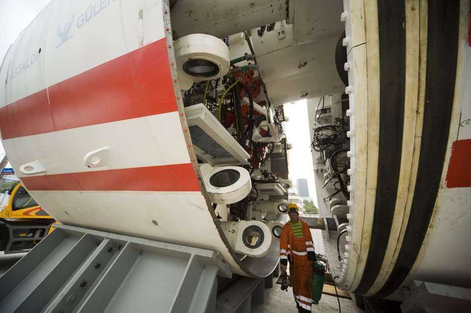 Montaż urządzenia TBM na stacji Rondo Daszyńskiego  / fot. inzynieria.com