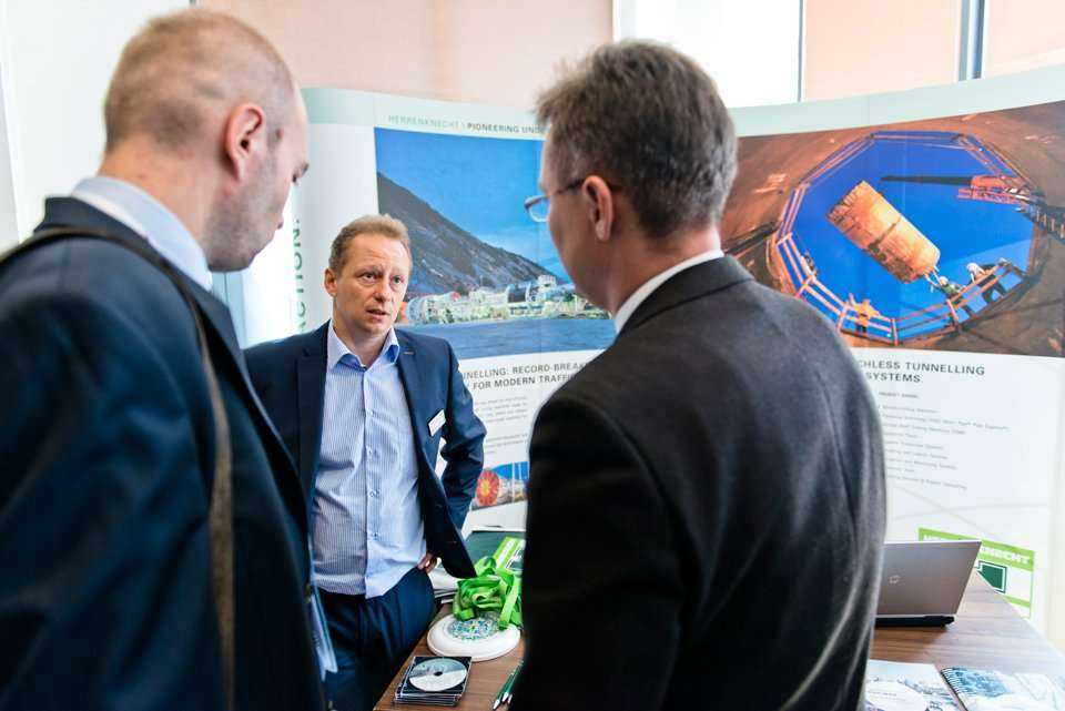 Stoiska firmowe podczas I Konferencji Budownictwo Podziemne 2015 / Dyskusje kuluarowe / fot. <a href='http://www.quality-studio.com' target='_blank'>Quality Studio</a> dla www.inzynieria.com