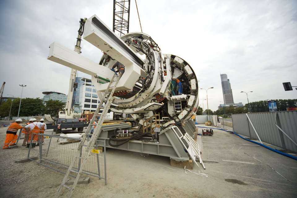 Montaż urządzenia TBM na stacji Rondo Daszyńskiego  / fot. inzynieria.com