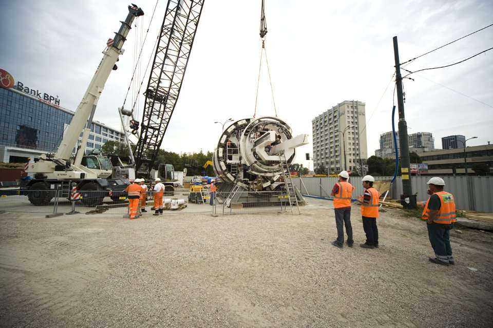 Montaż urządzenia TBM na stacji Rondo Daszyńskiego  / fot. inzynieria.com