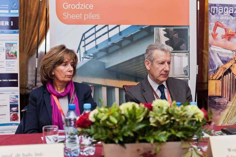 Członkowie prezydium. Od lewej: prof. dr hab. inż. Anna Siemińska-Lewandowska - Politechnika Warszawska, dr inż. Wojciech Grodecki - Politechnika Warszawska /  fot. <a href='http://www.quality-studio.com' target='_blank'>Quality Studio</a> dla www.inzynie