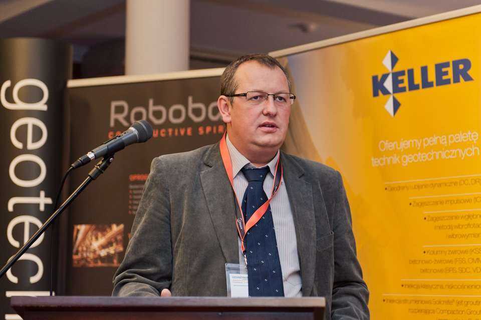 Likwidacja przebić hydraulicznych i ograniczenie dopływu wody do  głębokich wykopów budowlanych - praktyczne doświadczenia z realizacji - mgr inż. Daniel Słowikowski - Przedsiębiorstwo Robót Geologiczno-Wiertniczych G. Janik, R. Kuś sp.j./ fot. <a href='h