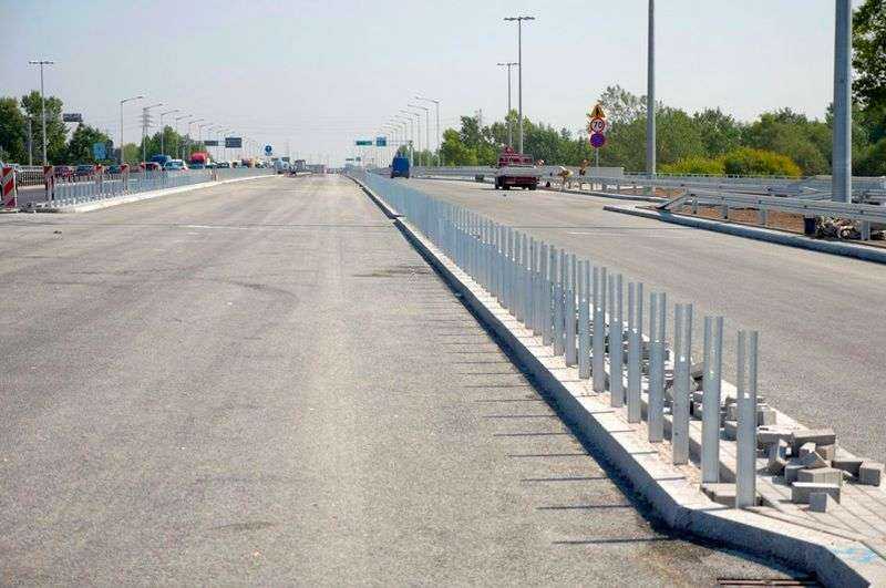 Południowa część wiadkuktu Trasy AK nad fragmentem łącznicy zjazdowej w relacji wschód-południe na węźle Wisłostrada. Fot. www.s8powazkowska-modlinska.pl